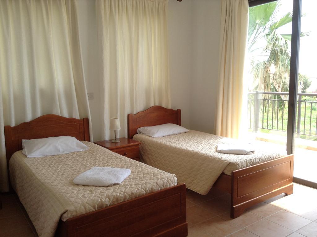 Aura Holiday Villas Paphos Buitenkant foto