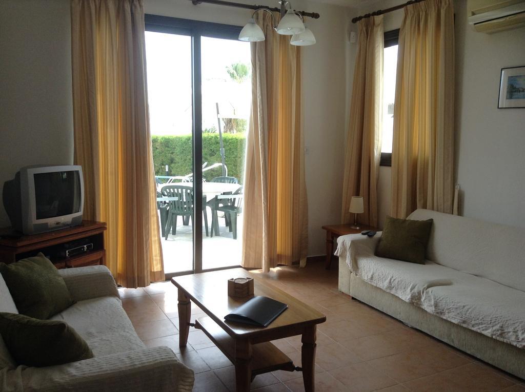 Aura Holiday Villas Paphos Kamer foto